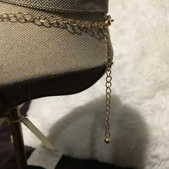 đź”´ Green and Gold Statement Necklace - Picture 5 of 7